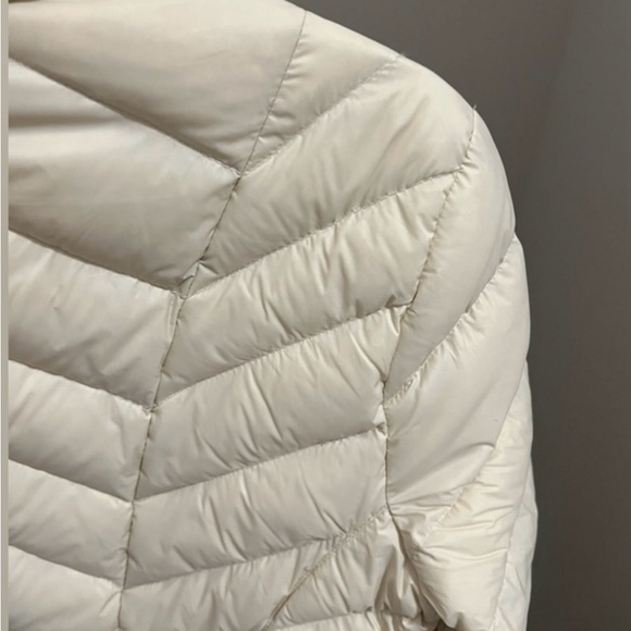 MICHAEL KORS Packable Puffer Jacket Size
Medium (8-10) NWT - Picture 11 of 15